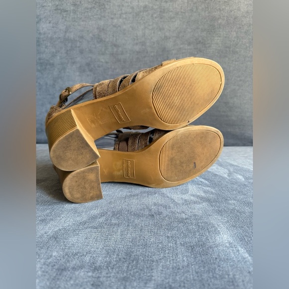 Dollhouse Womens Brown Faux Leather Block Heels SZ 10M Strappy Buckle Back Zip - Picture 6 of 9